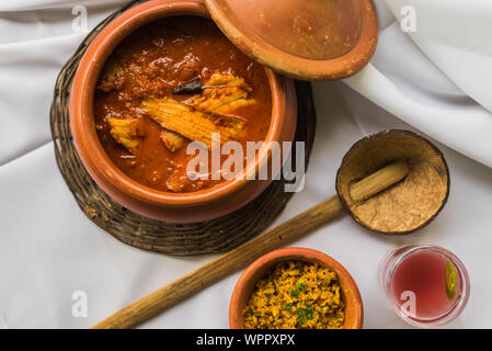 Frutti di mare di Goan curry servita tradizionalmente con succo kokum e gamberetti Foto Stock
