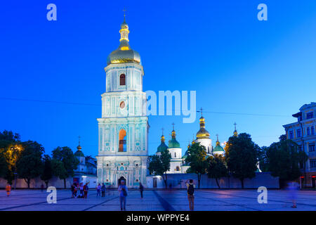 Kiev Kiev: Santa Sofia Cattedrale: la torre campanaria (anteriore) e chiesa in , di Kiev, Ucraina Foto Stock