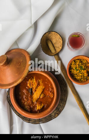 Frutti di mare di Goan curry servita tradizionalmente con succo kokum e gamberetti Foto Stock