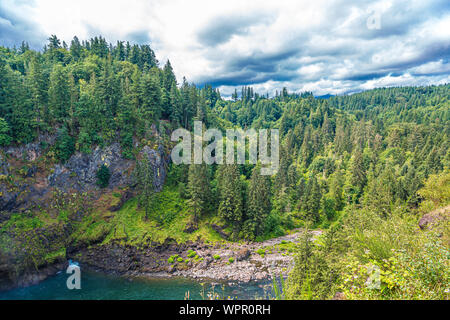 Vista di Snoqualmie Falls, nei pressi di Seattle nel nord-ovest del Pacifico Foto Stock