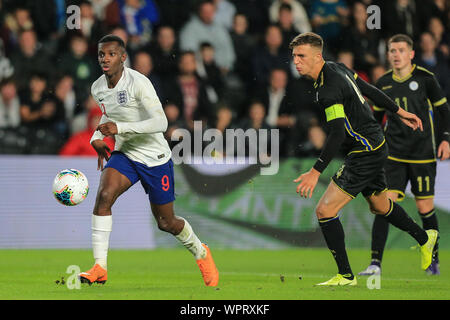 KCOM Stadium, Hull, Inghilterra; Europei Under 21 Championship qualifiche ;, UK. 9 Sep, 2019. U21 vs Kosovo U21 Eddie Nketiah (9) d'Inghilterra U21 corre verso il traguardo Credito: David ciccioli/News immagini English Football League immagini sono soggette a licenza DataCo Credito: News immagini /Alamy Live News Foto Stock