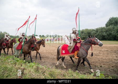 Ussari polacchi in Vivat Vasa 2019 Battaglia di due Vasas 1626 rievocazione in Gniew, Polonia. 10 agosto 2019 © Wojciech Strozyk / Alamy Stock Photo Foto Stock