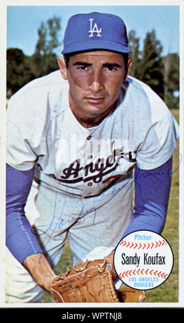 Firmato degli anni sessanta era scheda di baseball della Hall of Fame giocatore Sandy Koufax con il Los Angeles Dodgers. Foto Stock