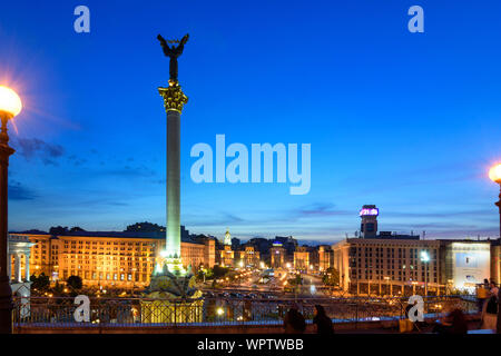 Kiev Kiev: Maidan Nezalezhnosti (Piazza Indipendenza), l'indipendenza monumento in , di Kiev, Ucraina Foto Stock