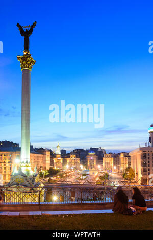 Kiev Kiev: Maidan Nezalezhnosti (Piazza Indipendenza), l'indipendenza monumento in , di Kiev, Ucraina Foto Stock