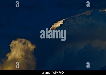 Costruzione di tempesta in luce dal sole al tramonto, Canyon, Texas. Foto Stock