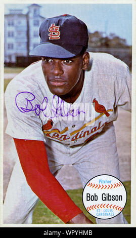 Firmato degli anni sessanta era scheda di baseball della Hall of Fame pitcher Bob Gibson con il St. Louis Cardinals. Foto Stock