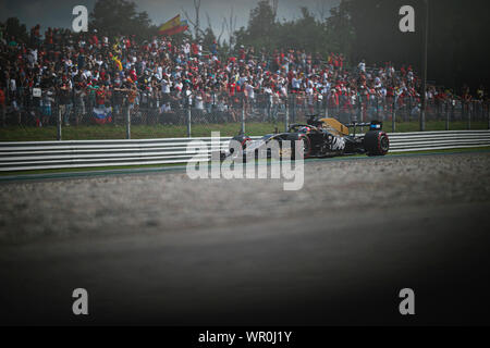 Monza, Italia. 07Th Sep, 2019. Haas F1 del Team pilota francese Romain Grosjean compete durante la sessione di qualifiche del Campionato Italiano F1 Grand Prix presso l'Autodromo Nazionale di Monza. Credito: SOPA Immagini limitata/Alamy Live News Foto Stock