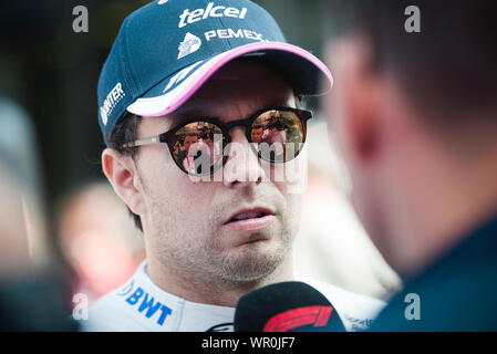 Monza, Italia. 07Th Sep, 2019. SportPesa Racing punto F1 del Team pilota messicano Sergio Perez parla ai media dopo la sessione di qualifiche del Campionato Italiano F1 Grand Prix presso l'Autodromo Nazionale di Monza. Credito: SOPA Immagini limitata/Alamy Live News Foto Stock