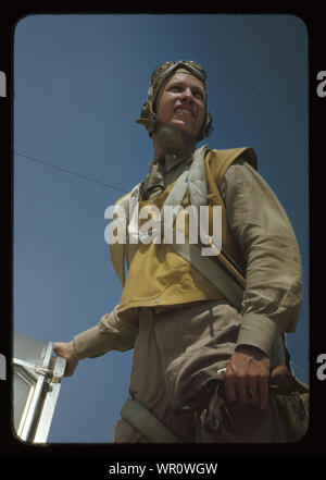 Il tenente marino, pilota di parapendio in formazione in campo Pagina, Parris Island, S.C. Foto Stock