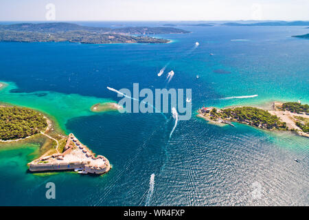 San Nicola fortezza e Sibenik bay ingresso vista aerea, arcipelago od Dalmazia, Croazia Foto Stock