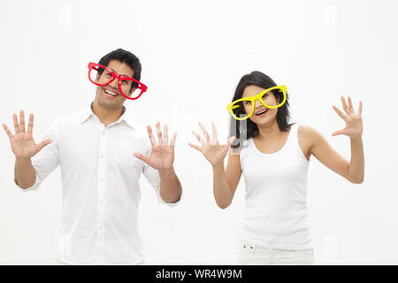Young couple wearing eyeglasses and smiling Foto Stock