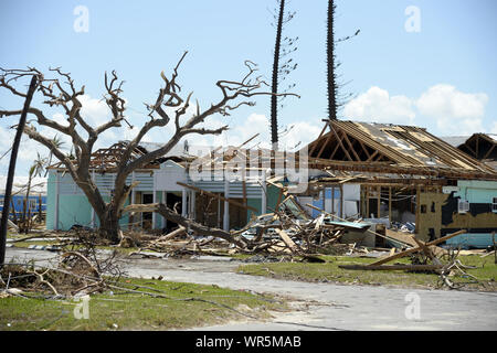 Treasure Cay, Bahamas. Il 9 settembre 2019. Danni alle case e proprietà dall uragano Dorian è visto in Treasure Cay nelle Bahamas il 9 settembre 2019. Credito: UPI/Alamy Live News Foto Stock