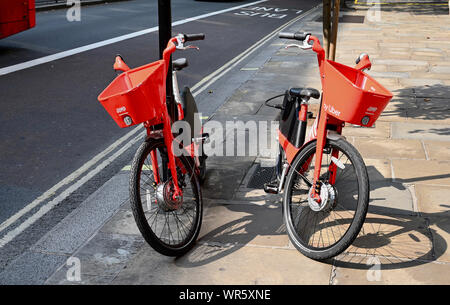 JUMP Bicicletta elettrica condividere. Città Uber, Holborn, Londra. Regno Unito Foto Stock