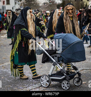 Mössingen, Baden-Württemberg, Germania. Febbraio 4, 2018. Fasnet Storico Carnevale di Mössingen, Baden-Württemberg, Germania. Foto Stock