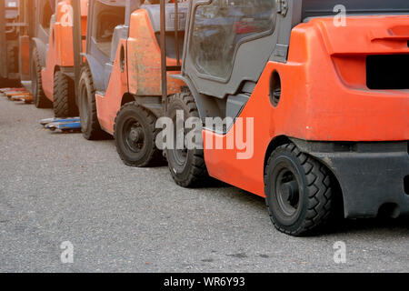 Il caricatore del carrello impilatore di pallet equipaggiamento del carrello a magazzino Foto Stock