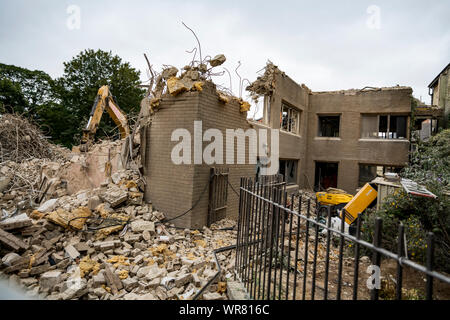 Edificio di essere demolito. Oxford, Regno Unito -31/08/19: Sito di demolizione di fronte. Westgate Shopping Center. Centro citta' progetto di rigenerazione. Foto Stock