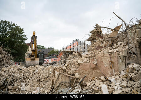 Edificio di essere demolito. Oxford, Regno Unito -31/08/19: Sito di demolizione di fronte. Westgate Shopping Center. Centro citta' progetto di rigenerazione. Foto Stock