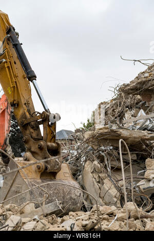 Edificio di essere demolito. Oxford, Regno Unito -31/08/19: Sito di demolizione di fronte. Westgate Shopping Center. Centro citta' progetto di rigenerazione. Foto Stock