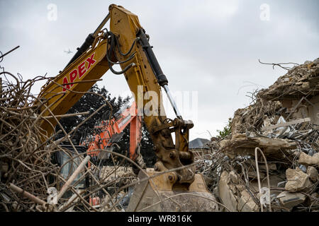 Edificio di essere demolito. Oxford, Regno Unito -31/08/19: Sito di demolizione di fronte. Westgate Shopping Center. Centro citta' progetto di rigenerazione. Foto Stock