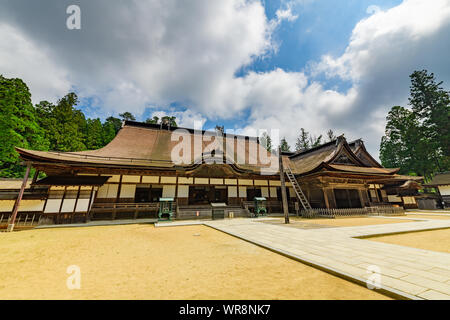 Wakayama, Giappone - 24 Luglio 2019: ultra ampia vista del tempio Kongobuji, tempio di testa della setta Shingon del buddismo. Foto Stock
