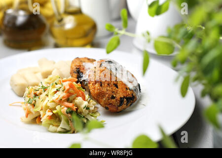 Una dieta sana, un pranzo vegetariano. Una gustosa cena di vegetali. Foto Stock