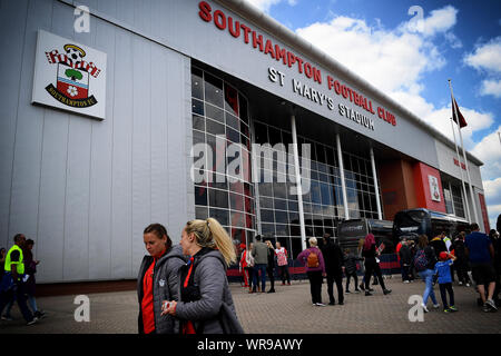 I fan di arrivare in anticipo del match - Southampton v Huddersfield Town, Premier League, St Mary's Stadium, Southampton - 12 Maggio 2019 solo uso editoriale - DataCo restrizioni si applicano Foto Stock