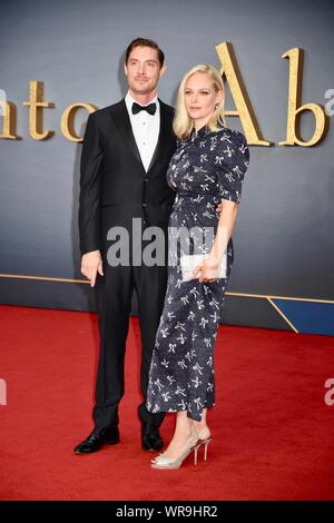 Max Brown, Kate Phillips. 'Downton Abbey' Premiere Mondiale, Cineworld, Leicester Square, Londra. Regno Unito Foto Stock