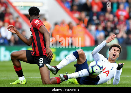 Il dele Alli del Tottenham Hotspur viene affrontato con Jefferson Lerma di AFC Bournemouth - AFC Bournemouth v Tottenham Hotspur, Premier League, vitalità Stadium, Bournemouth - 4 maggio 2019 solo uso editoriale - DataCo restrizioni si applicano Foto Stock