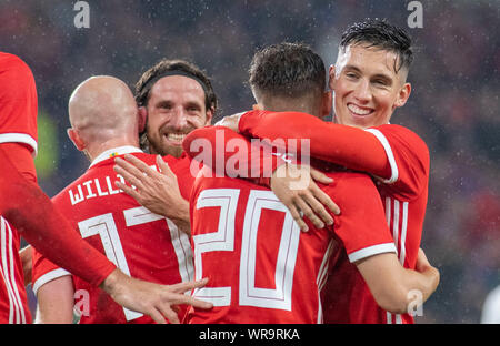 Cardiff, Regno Unito. 09Sep, 2019. Cardiff - Regno Unito - 9 Settembre : Galles v Bielorussia amichevole a Cardiff City Stadium. Daniel James del Galles si congratula per la sua prima metà obiettivo da Harry Wilson (a destra) e il Capitano Joe Allen (sinistra). Solo uso editoriale Credito: Phil Rees/Alamy Live News Foto Stock