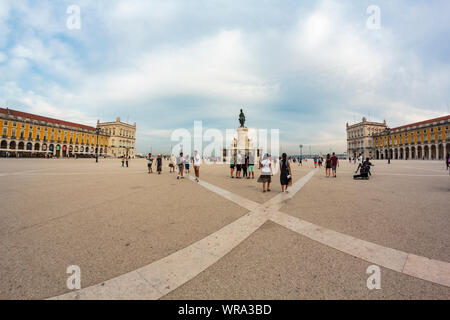 Lisbona, Portogallo - Circa luglio,2019: Lisbona la piazza principale, Piazza del Commercio Foto Stock