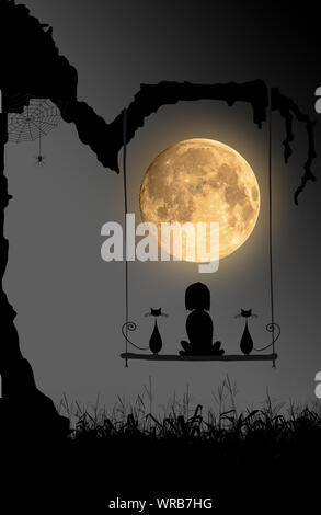 Notte di Halloween sfondo con la luna, spider e la ragazza e i due gatti seduti su oscilla sotto il vecchio albero. Foto Stock
