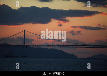 Seto Ohashi grande ponte Seto tramonto in Giappone Foto Stock