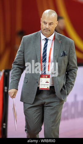 Shanghai, Cina. Decimo Sep, 2019. Basket: Coppa del Mondo, quarti di finale, Spagna - Polonia presso l'Oriental Sports Center. La Polonia allenatore Mike Taylor è nella hall prima del gioco. Credito: Swen Pförtner/dpa/Alamy Live News Foto Stock