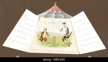 Due gatti a giocare a cricket da una scheda di piegatura che rappresenta una tenda di cricket 1885 Foto Stock