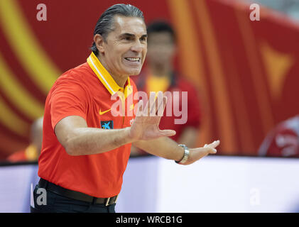 Shanghai, Cina. Decimo Sep, 2019. Basket: Coppa del Mondo, quarti di finale, Spagna - Polonia presso l'Oriental Sports Center. Spagna Coach Sergio Scariolo gesti sul margine. Credito: Swen Pförtner/dpa/Alamy Live News Foto Stock