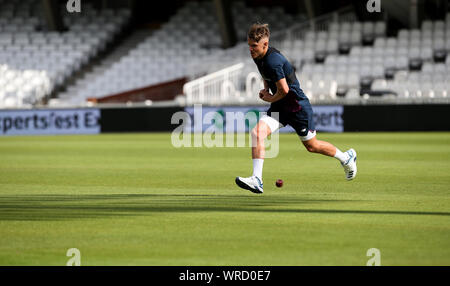 L'Inghilterra del Sam Curran durante la sessione di reti al ovale, Londra. Foto Stock