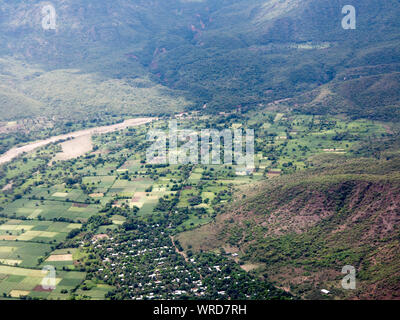 Vista aerea di Arba Minch, Etiopia e allevamenti circostanti. Foto Stock