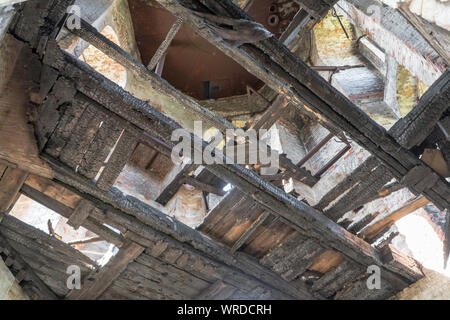 Vista interna dell'edificio dopo l'incendio Foto Stock