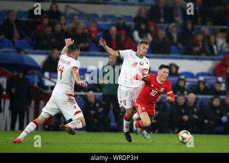 Cardiff, Regno Unito. 09Sep, 2019. Harry Wilson del Galles è imbrattata di Ivan Bakhar della Bielorussia Credito: .Galles v Bielorussia, sfida internazionale amichevole partita di calcio internazionale a Cardiff City Stadium di Cardiff, Galles del Sud il lunedì 9 settembre 2019. Solo uso editoriale. pic da Andrew Orchard/Andrew Orchard fotografia sportiva/Alamy Live News Foto Stock