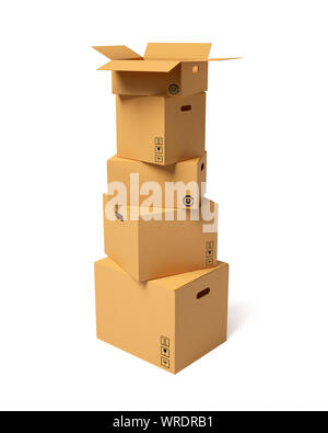 Pila di cinque sbozzato di scatole di cartone di dimensioni diverse, più in alto è aperto su uno sfondo bianco Foto Stock