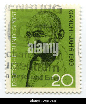 Francobollo stampato in Germania mostra Mohandas Karamchand Gandhi, circa 2004 Foto Stock