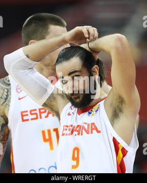 Shanghai, Cina. Decimo Sep, 2019. Ricky Rubio di Spagna reagisce durante il trimestre-match finale tra la Spagna e la Polonia al 2019 FIBA World Cup a Shanghai in Cina orientale, Sett. 10, 2019. Credito: Ding Ting/Xinhua/Alamy Live News Foto Stock