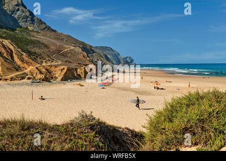 Praia da Cordoama surfers beach, la Costa Vicentina, Algarve, PORTOGALLO Foto Stock