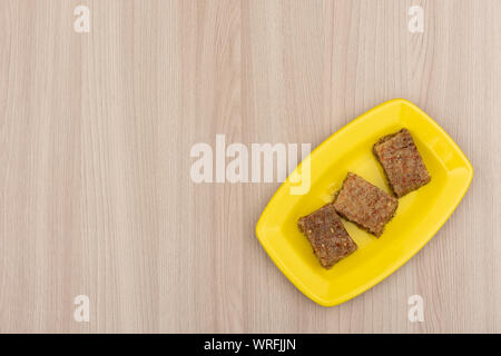 Sheki halva su una piastra. I dolci orientali Foto Stock