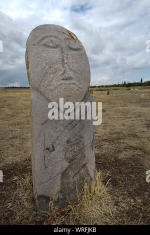 Una antica lapide del pre invasione mongolo in Kirghizistan. Foto Stock