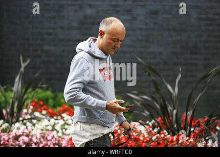 Senior aide al primo ministro Dominic Cummings a Downing Street, Londra. Foto Stock