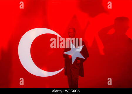 Bandiera turca e Ataturk, doppia esposizione Foto Stock