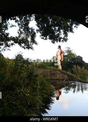 Damien Hirst dieci metri a scultura in bronzo "La Vergine Madre" sul display in corrispondenza del Yorkshire Sculpture Park Foto Stock