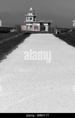 Faro abbandonati, Western Harbour, Newhaven, Edimburgo, Scozia, Regno Unito Foto Stock